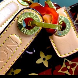 Authentic Louis Vuitton Cabas Clear shoulder bag.